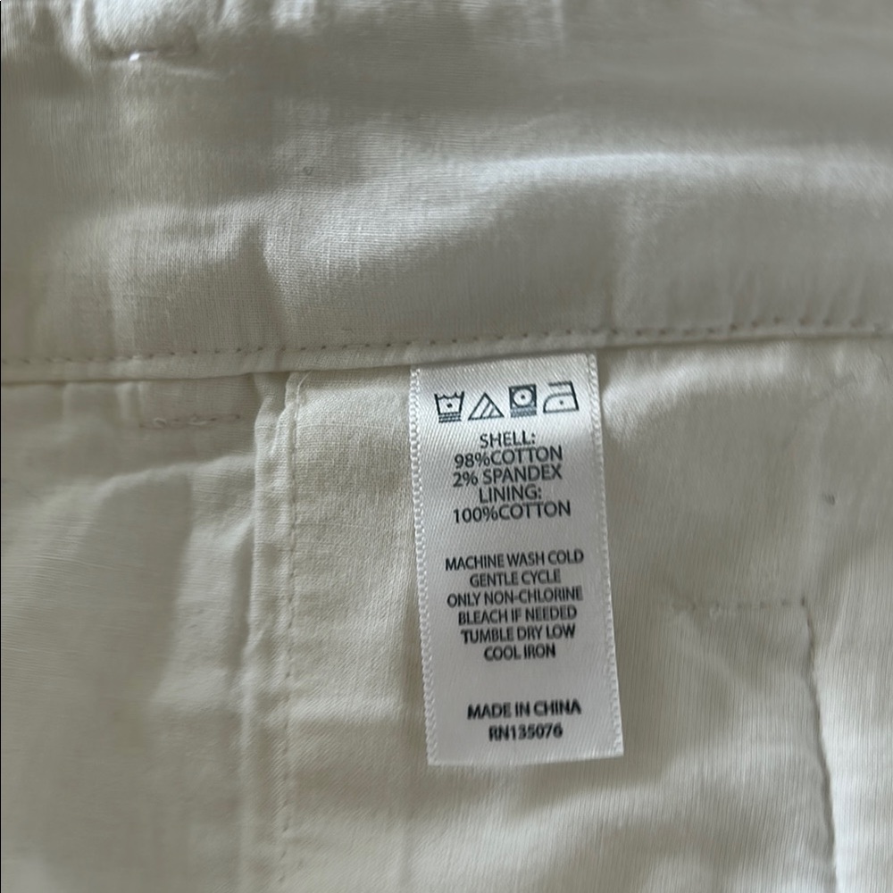 C. Wonder • 2for1 Navy and off-White Skorts • Size 6 - Picture 5 of 5